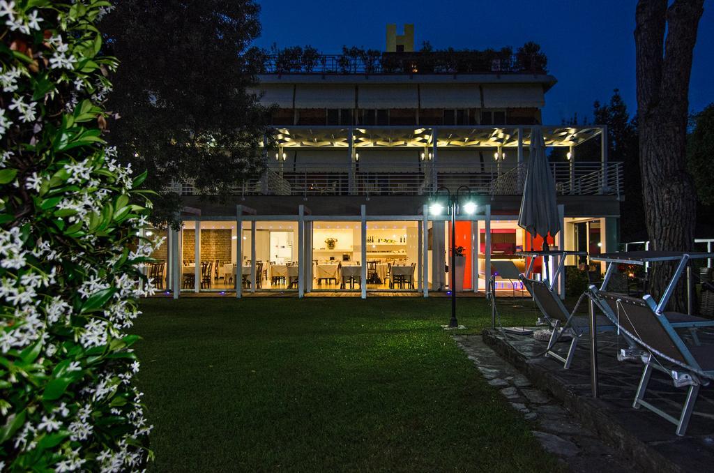 Hotel Hermitage Marina di Massa Exteriér fotografie