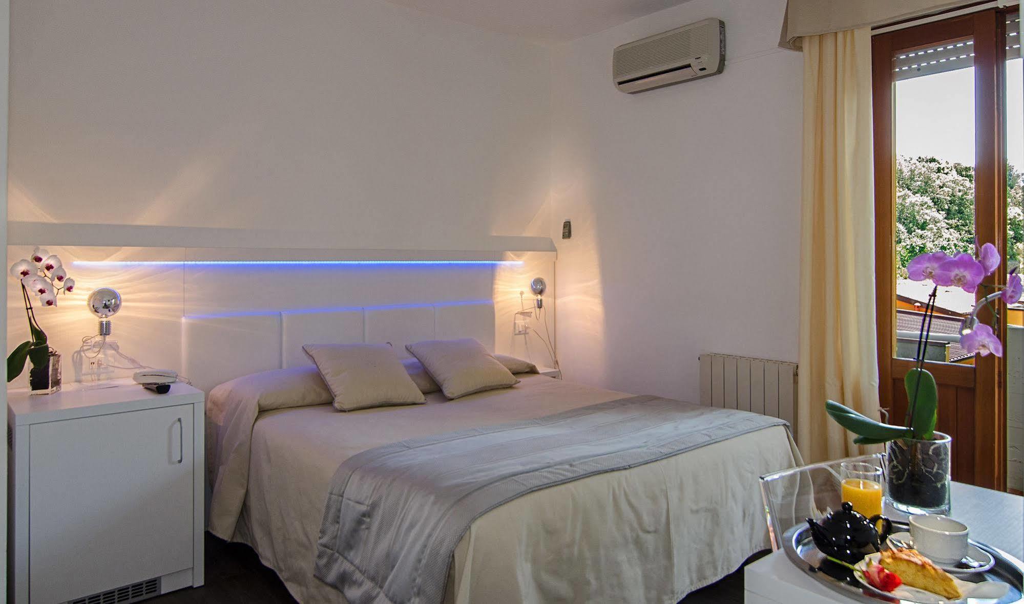Hotel Hermitage Marina di Massa Exteriér fotografie